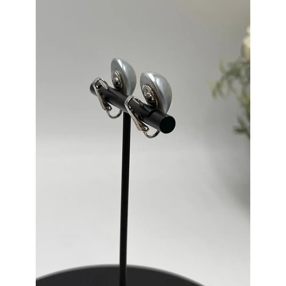Kenneth Jay lane Faux Gray Pearl Clip on‎ Silver tone Vintage Signed Earrings - Picture 4 of 8